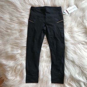 NWT. Athleta ReLay Capri  Pants Black Sz small